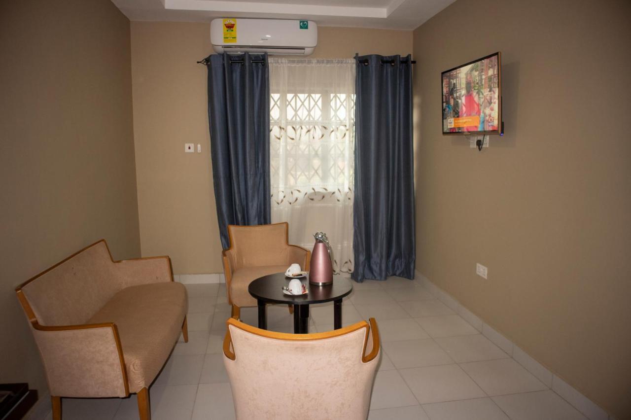 Kislas Luxury Hotel Adenta Exterior photo