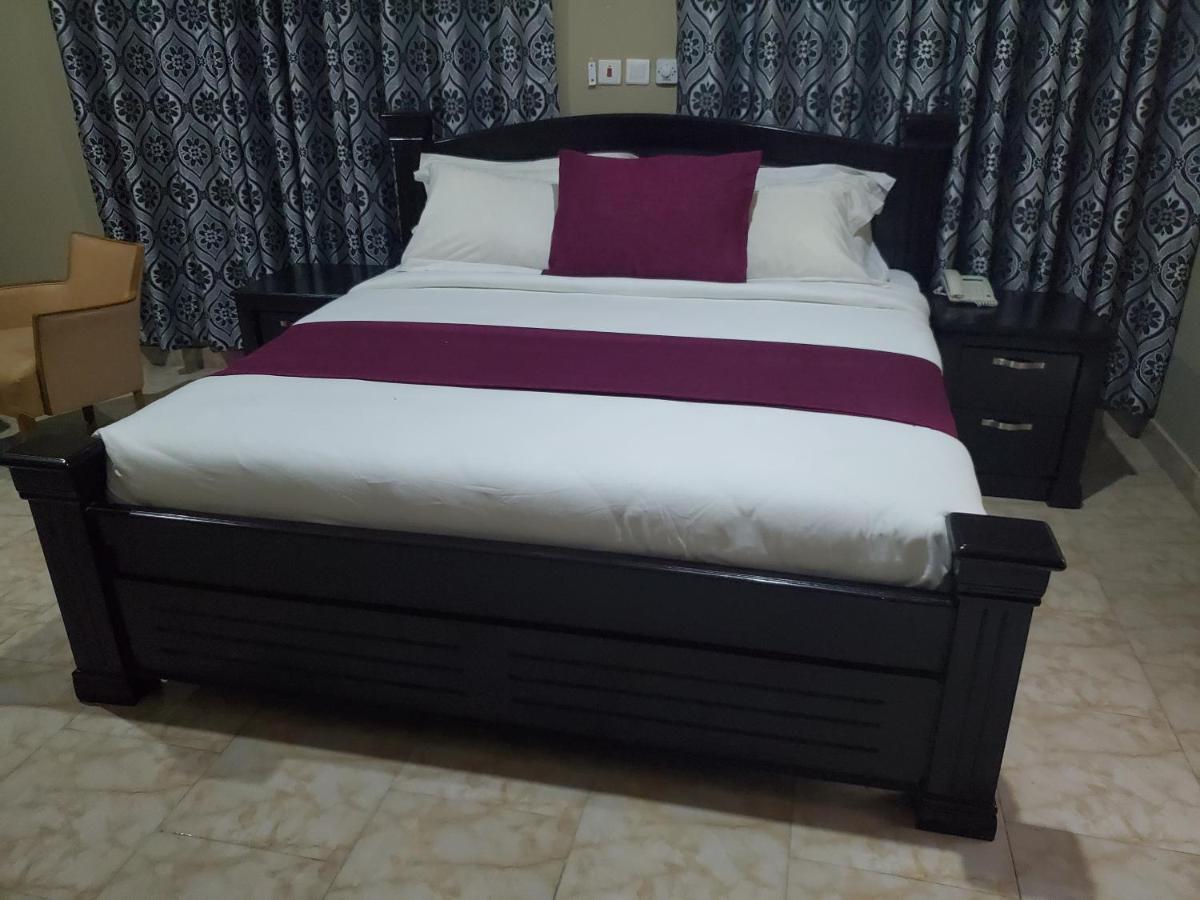 Kislas Luxury Hotel Adenta Exterior photo